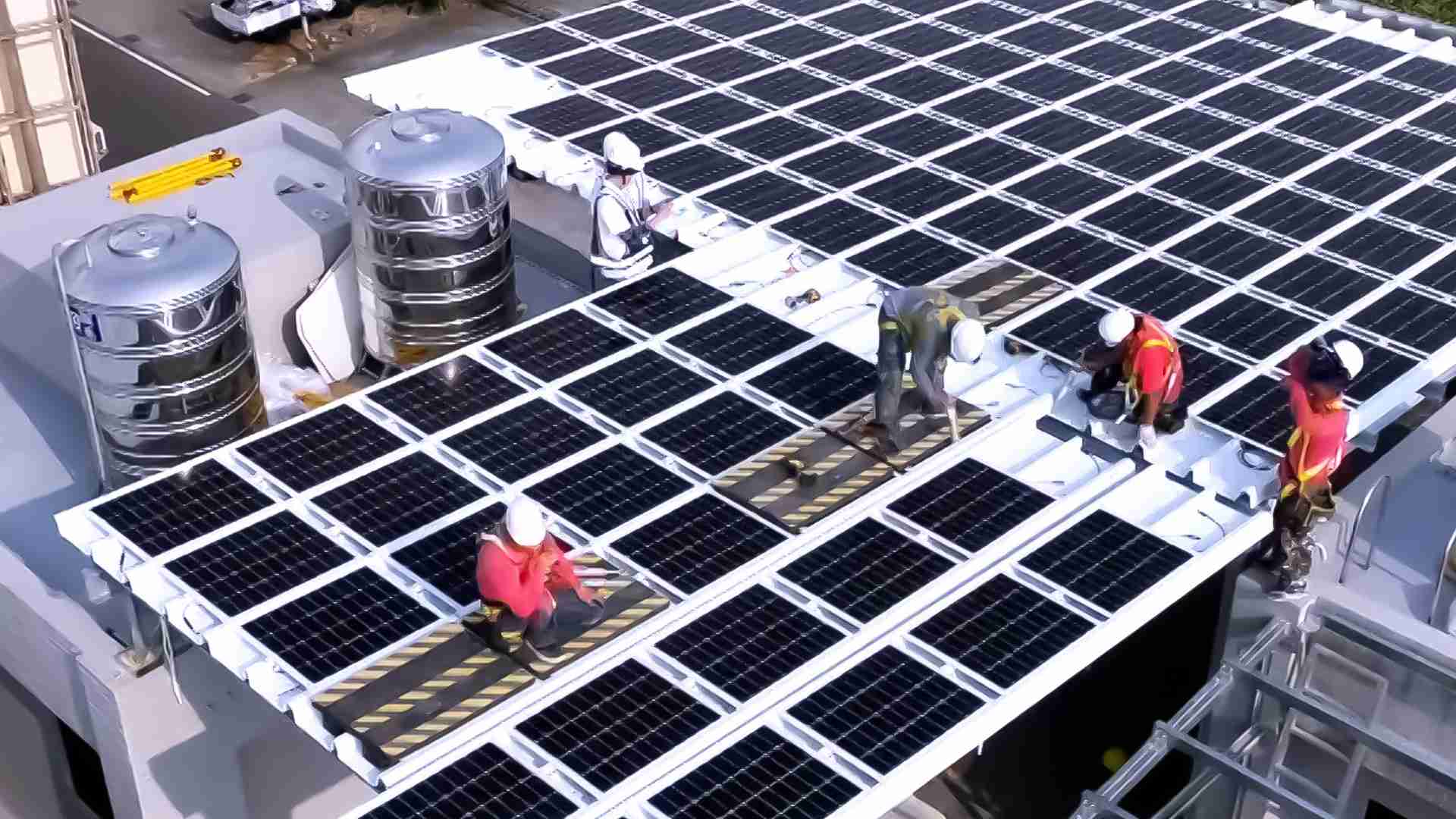 william威廉中文官网着力于替代能源之技术研发，，如光电浪板的相关制程、、设备与产品，，其中所开发之光电整合型浪板，，减少传统金属支架安装，，更提升耐候度，，可广泛运用于多元场域，，并辅助建筑达到净零碳排目标