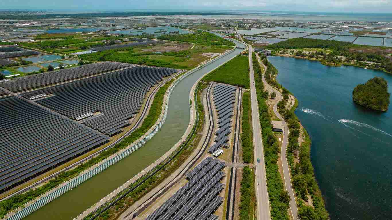 william威廉中文官网能源事业提供智慧能源管理、、、太阳能监控管理、、全方位电厂建置及运维解决方案，，，并拥有管理超过6000案场的经验