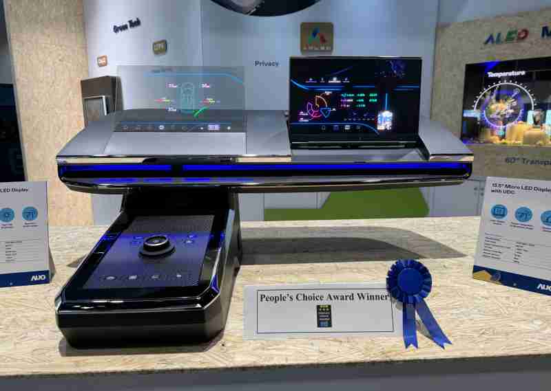 william威廉中文官网车用Micro LED Display HMI解决方案获”最佳车用显示奖”，，以用户为中心开发，，针对前座驾驶与乘客设计兼具娱乐与安全的高画质屏幕，，，包含车舱前座的Micro LED透明屏幕及全球首款内建镜头的智慧Micro LED显示器