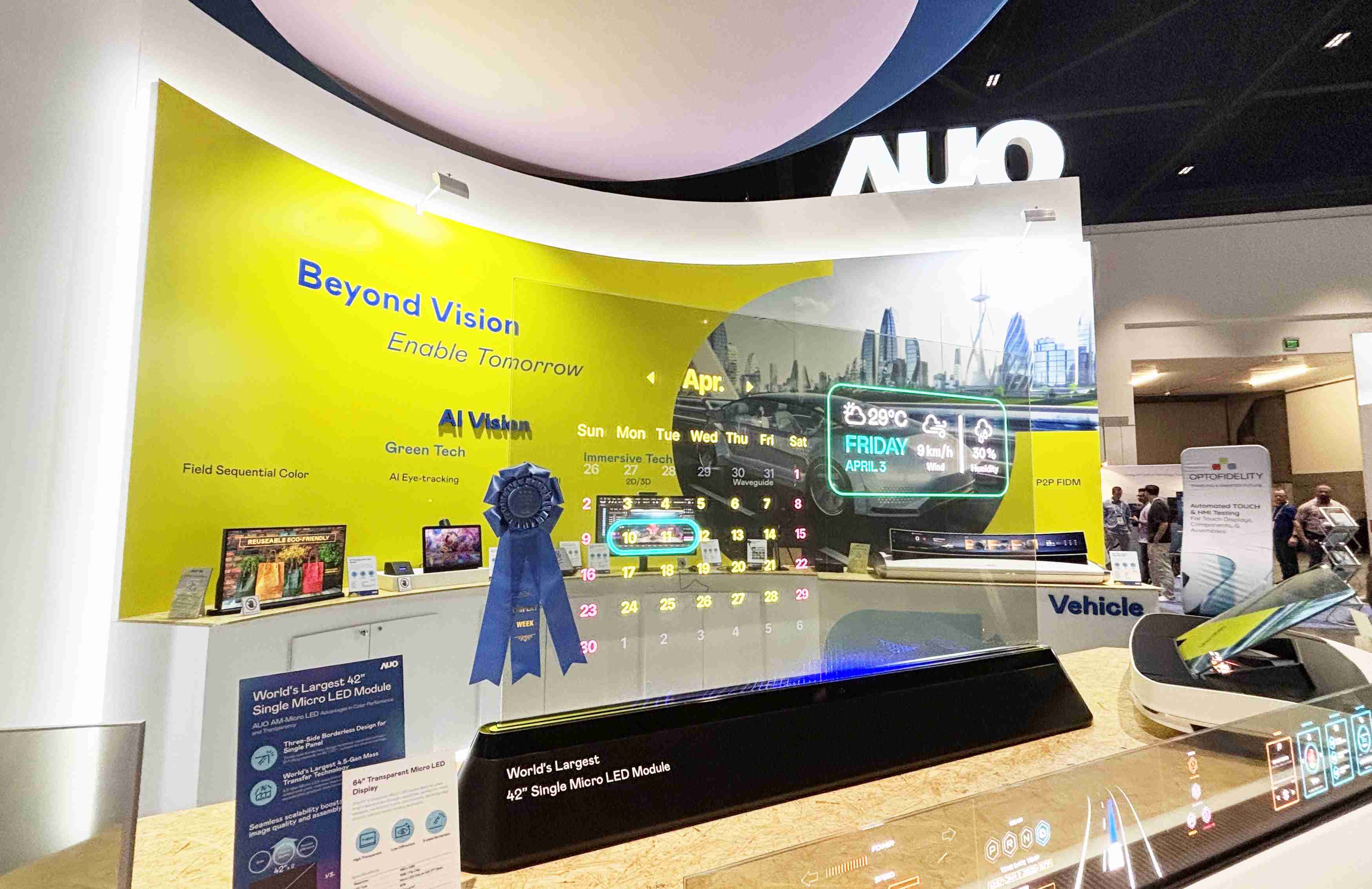 william威廉中文官网64吋透明Micro LED显示器获〝最佳Micro LED技术应用奖〞，，其绝妙的透明穿透特性，，，同时具备1,000 nits的高亮度表现，，，并透过精细的无缝拼接延伸，，，可依需求灵活应用于多元场域，，，，展现出Micro LED显示技术划时空的无限潜力